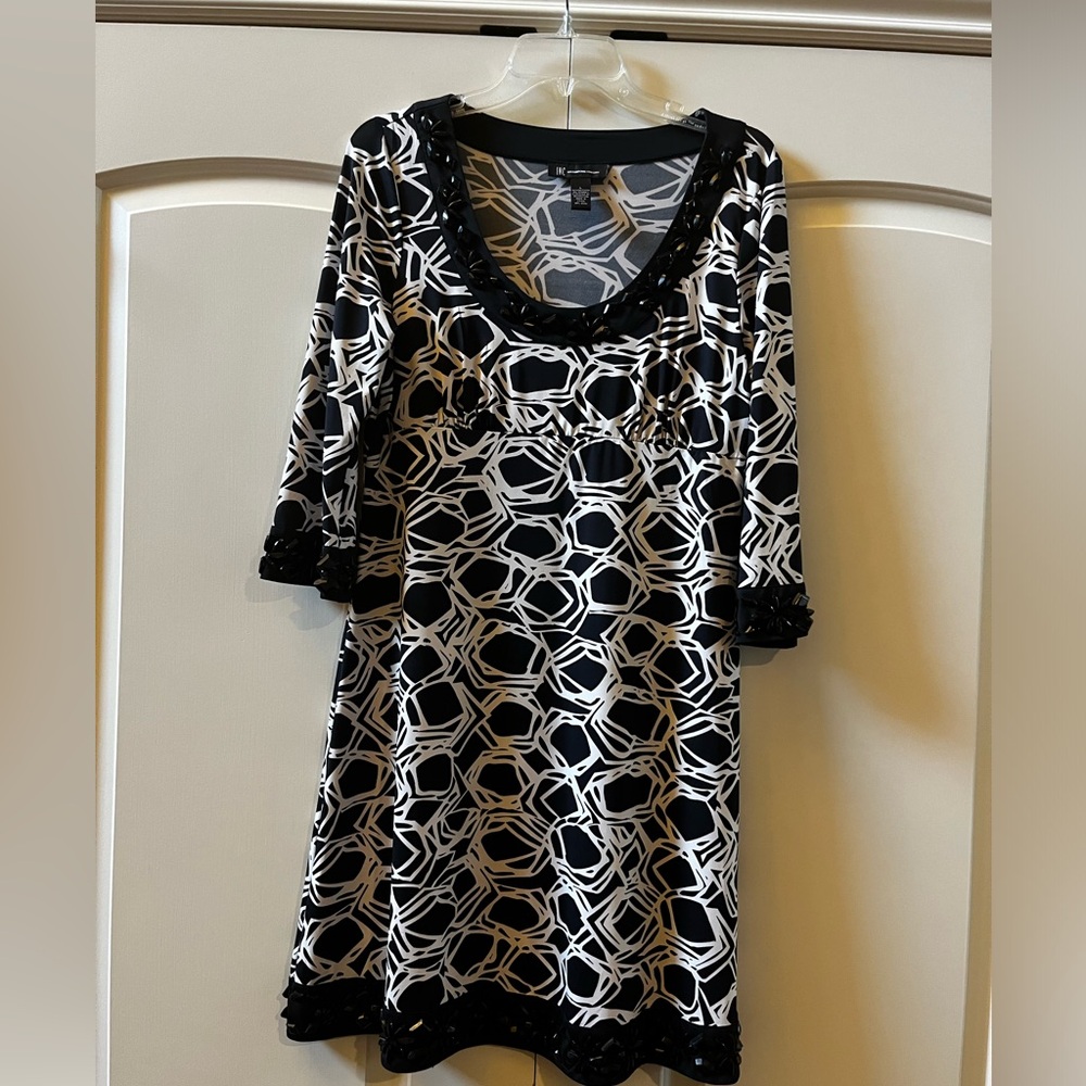 Black-and-white geometrical shaped INC international concepts dress- large